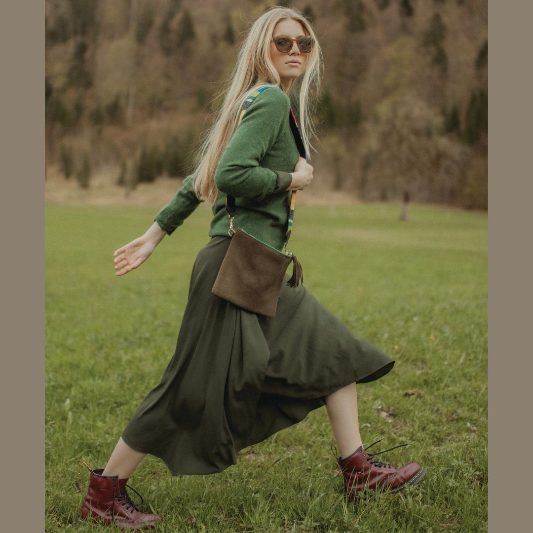 "Alma" Hirschleder Clutch im SET mit handgewebtem Gurtband in blau-grün Tönen